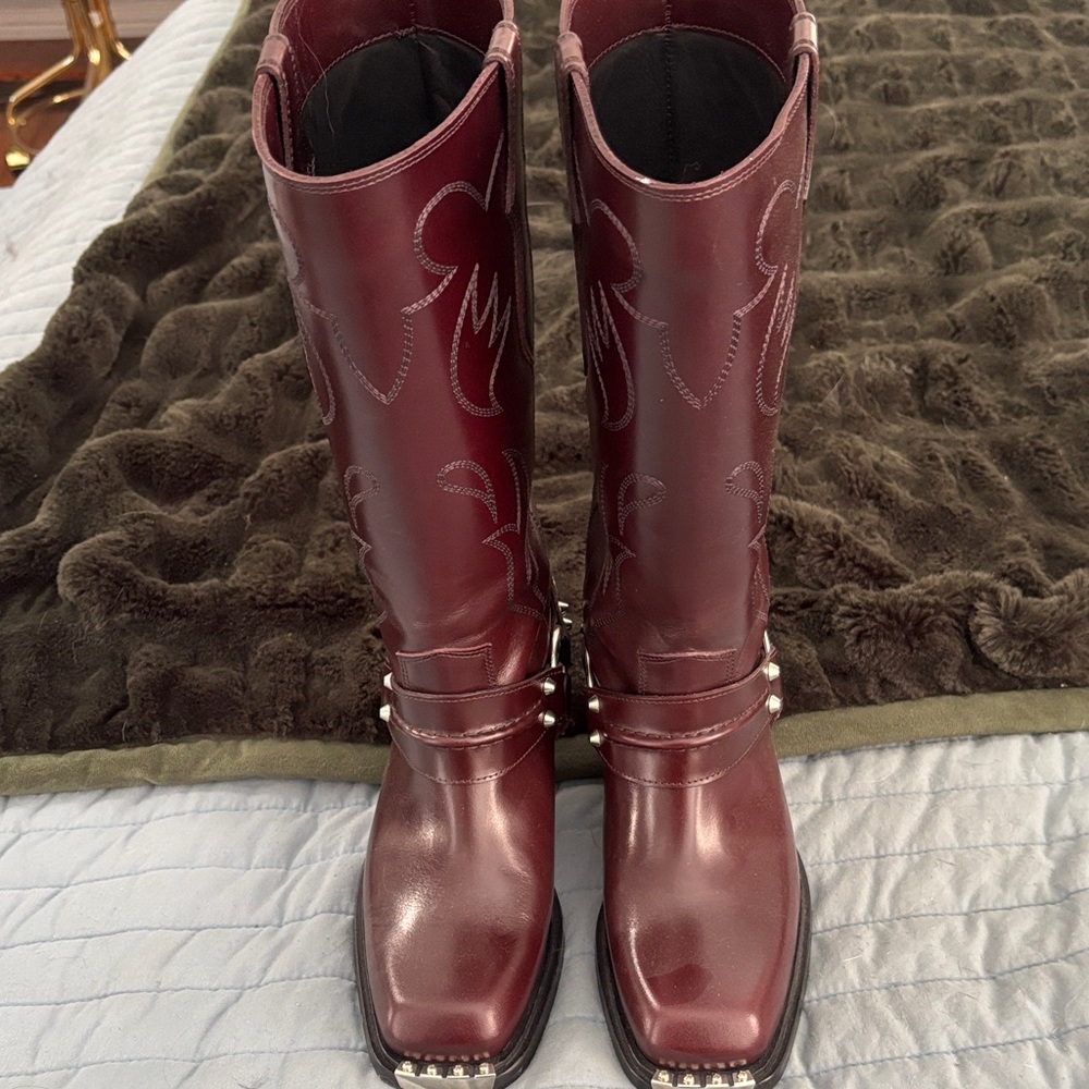 Women's Burgundy Western Boots
